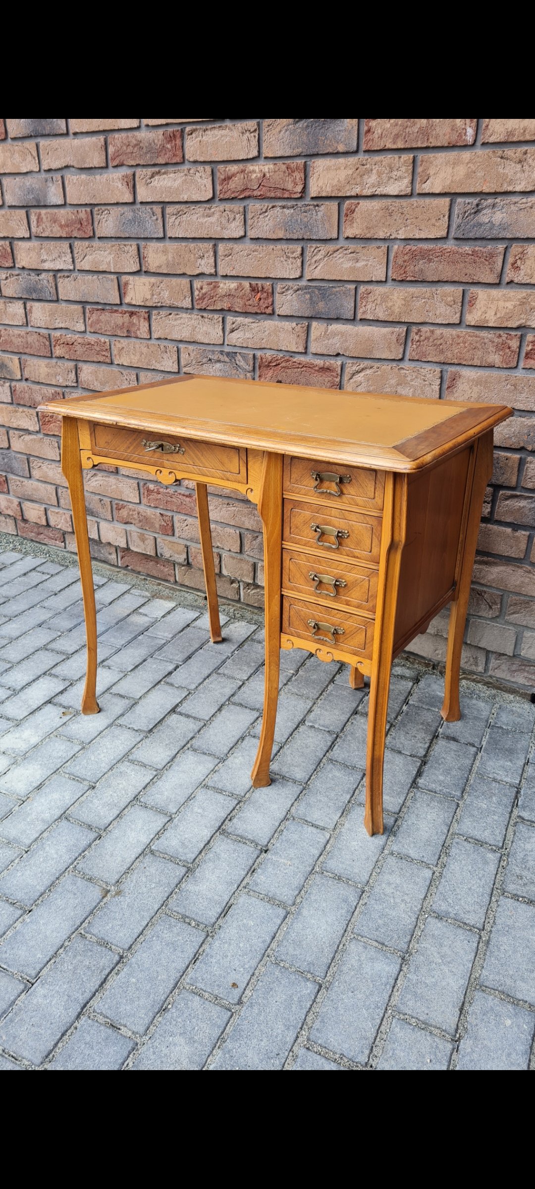 19.51.3 ( Art nouveau - riešutas))