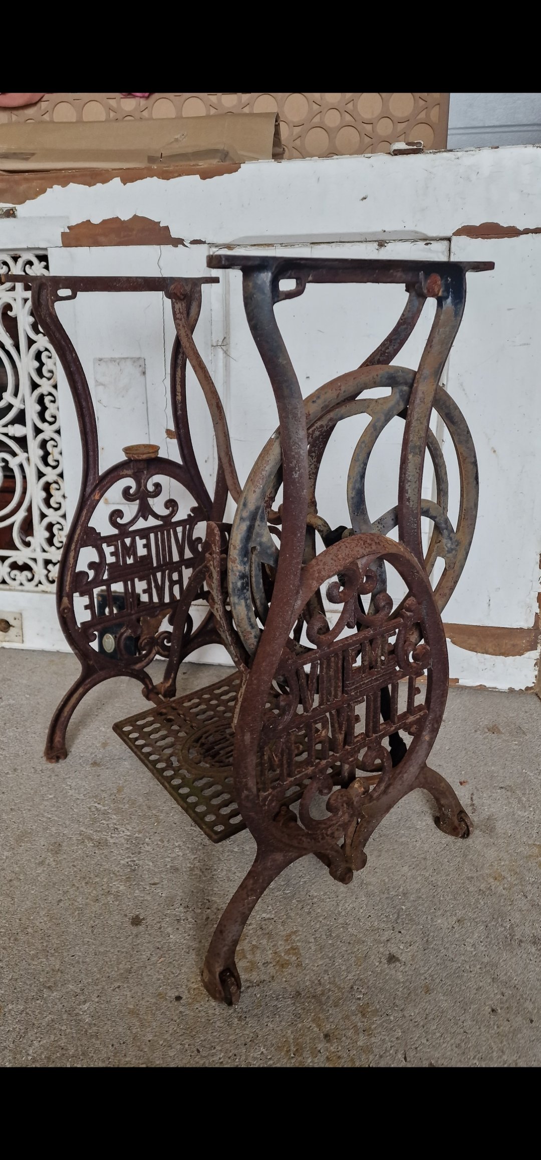 19.77.14   /   siuvimo mašinos kojos