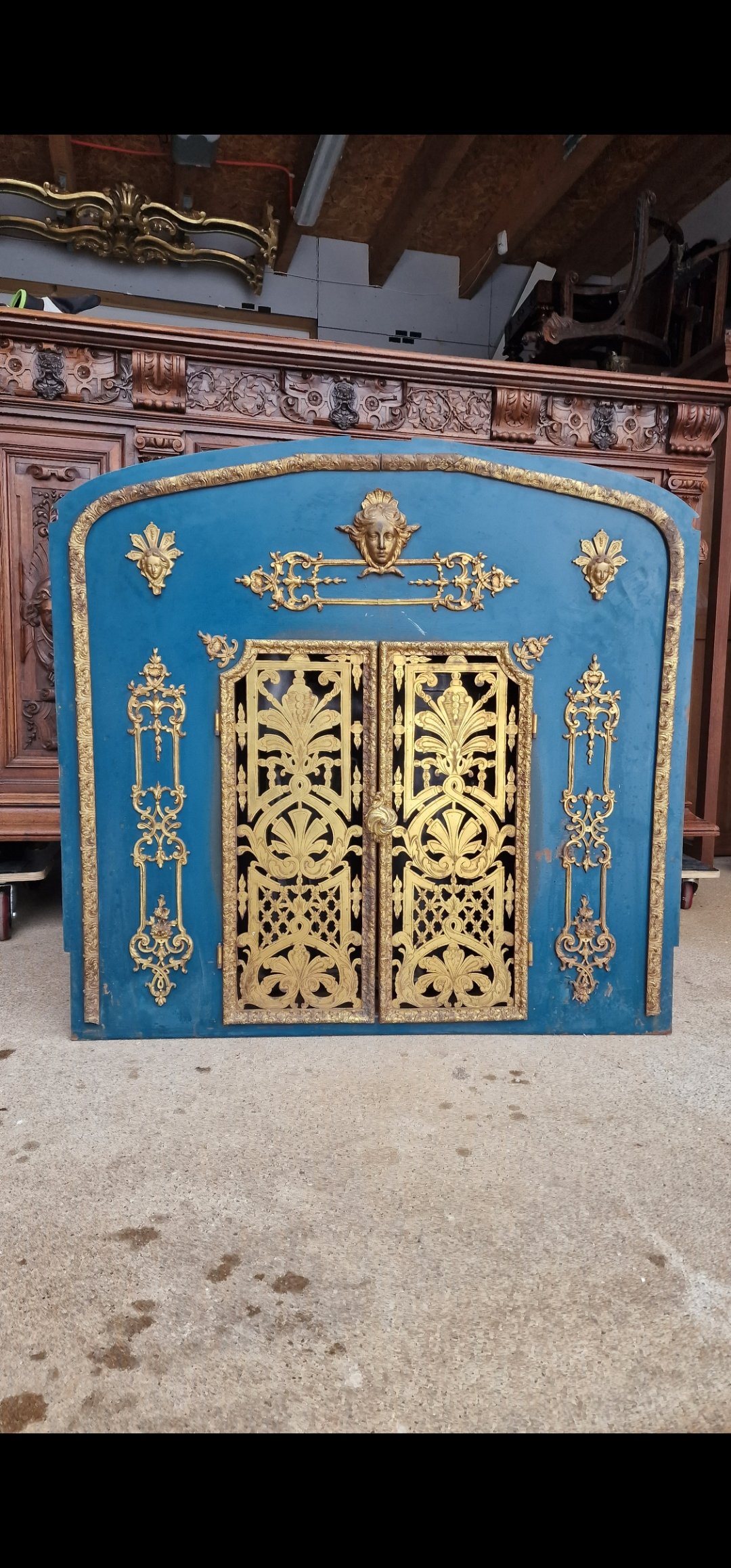 19.77.9   /   Židinio apdaila su krosnele viduje